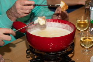 宝宝吃银耳羹怎么熬出胶适合几岁？